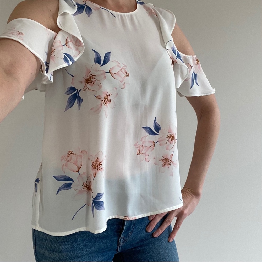 {Lush} Ruffle Cold Shoulder Top - Picture 7 of 15
